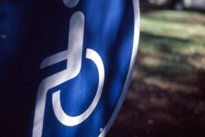 Persoanele cu dizabilităţi ies în stradă