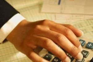 ECONOMIA ROMÂNIEI. Preconizările Comisei Europene CONTRAZIC preconizările Guvernului. Cine este mai aproape de ADEVĂR?