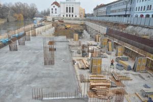 Parcarea subterană din strada Independenţei: Constructorii au turnat planşeul de deasupra nivelului inferior (FOTO/VIDEO)