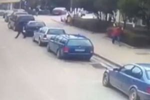 PANICĂ în România. Persoane ATACATE pe STRADĂ în plină ZI. VIDEO