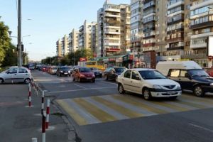 Accident in Bariera Bucuresti. O tanara a fost lovita pe trecerea pentru pietoni