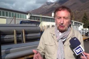 Patronul unei fabrici a decis să dea toţi banii săi la angajaţi – ”Nu vreau să mor cu ei în bancă”