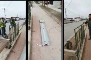 VIDEO: Se demontează parapeţii metalici de pe marginea drumului spre Miceşti, în intersecţiile cu străzile adiacente
