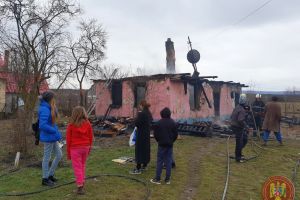 Visul familiei cu 7 copii, tot mai aproape să se împlinească. S-au strâns 10.000 de euro!