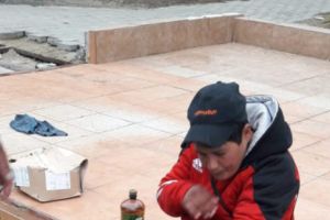Salvată de la moarte de poliţişti locali