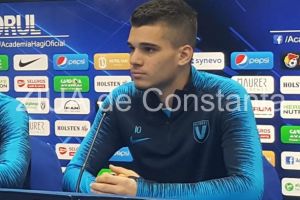 Gabi Balint i-a inmanat lui Ianis Hagi trofeul pentru cel mai bun tanar fotbalist