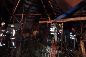 INCENDIU violent la Baicoi. O casa a fost facuta scrum!