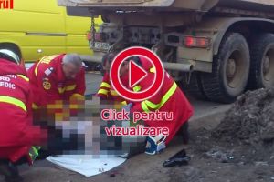 O bătrână a murit călcată de o autobasculantă la o trecere de pietoni