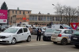 FOTO. Tamponare între două maşini în municipiul Satu Mare