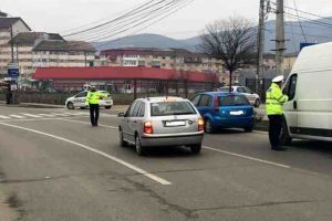 FOTO: Acţiune cu efective suplimentare în Alba Iulia şi pe raza localităţilor rurale arondate pentru creşterea gradului de siguranţă rutieră