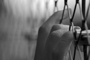 O pacientă a unui spital de psihiatrie, filmată în ipostaze indecente de o angajată a spitalului