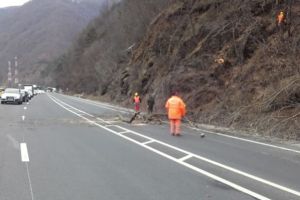 FOTO – Trafic îngreunat pe DN7 – Valea Oltului. Vor fi şi blocaje