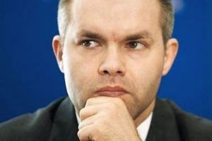 
Fostul ministru al Educaţiei, Daniel Funeriu, mesaj tranşant pentru Corina Creţu : “Nu folosiţi laserul de la Măgurele în scopul meschin de a lua voturi de la PSD pentru partidul plagiatorului Ponta” 
