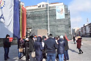 Părinţii copiilor cu dizabilităţi au protestat în faţa Prefecturii