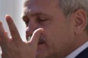 Liderul PSD, aşezat pe un piedestal de primarul comunei Coronini! „Liviu Dragnea este un om puternic, hotărât, care nu dă pasul înapoi!”