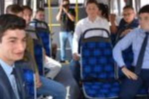 Va ajunge la Oţelu Roşu unul din cele 2300 de microbuze şcolare puse la bătaie de Ministerul Educaţiei?