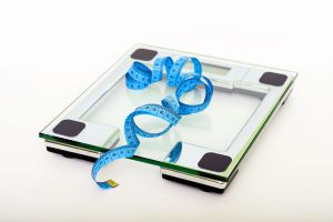 Tinerii, mai predispuşi să dezvolte cancere asociate obezităţii