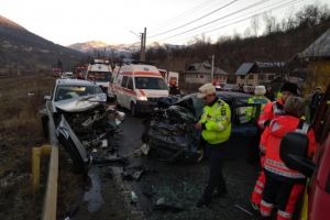 Accident cu descarcerare la Comarnic. 5 persoane transportate la spital, una in stare grava