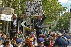 „Progresul” NEO-MARXIST şi IDIOȚIA MORALĂ a timpurilor noastre. Întoarcerea la CANIBALISM şi SACRIFICII UMANE