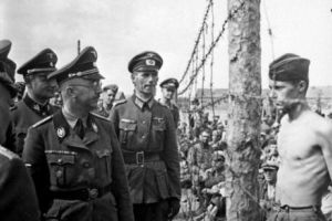 Foto-document. Dialogul dintre HIMMLER şi un DEȚINUT care urma să fie EXECUTAT