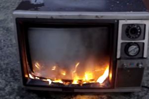 Panică în Micro 16. A explodat un televizor!
