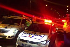 VIDEO Femeie împuşcată din greşeală de un poliţist aflat în urmărirea unui şofer fugar