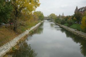 O femeie a vrut să se sinucidă şi s-a aruncat în apa Begăi