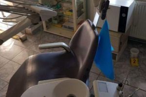 PERCHEZIȚII la locuinţa ZIDARULUI cu 8 clase care s-a dat drept DENTIST