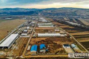 Comuna din România care a absorbit cele mai multe fonduri realizează 50% din venituri din fonduri proprii, pe una din cele mai puternice platforme industriale din judeţ