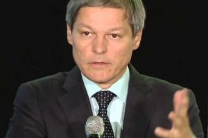 Abia urcat în barcă alături de USR, Cioloş invită la bord şi PNL! Reacţie dură a liberalilor: „La fel de arogant ca PSDragnea”