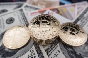 ÎN PREMIERĂ, criptomonede RIPPLE şi BITCOIN, confiscate de poliţişti