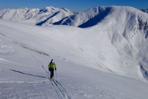 Turist mort pe munte la Suru – A făcut infarct