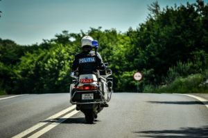 Dat in urmarire internationala dupa condamnarea din Dosarul Retrocedarilor de IGPR. Despre cine este vorba