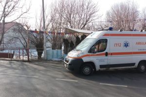 Un bărbat care a căzut într-un bazin al unei benzinării, salvat de pompieri în ultima clipă
