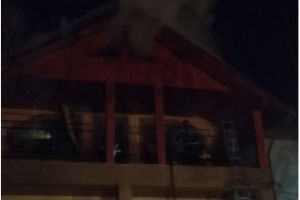  Incendiu puternic in judetul Tulcea. O casa a fost distrusa de flacari (galerie foto) 