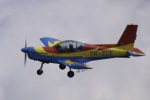 Peste 1.600 de tineri, inscrisi la cursurile pentru obtinerea licentelor de parasutist si pilot, organizate de Aeroclubul Romaniei