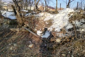 La Susenii Bârgăului, canalizarea preferenţial, gardurile rupte toate (FOTO)