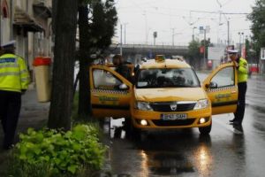 PERICOL pentru ȘOFERI. Avertismentul POLIȚIEI înainte de FURTUNĂ