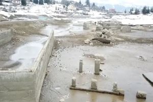Cum arată lacul de la Colibiţa, golit parţial de apă (VIDEO)
