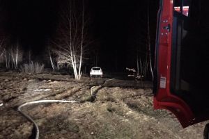 Satu Mare. Eforturi deosebite pentru stingerea unui incendiu la Certeze. La ce distanta s-au putut apropia autospecialele de interventie