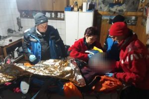 Doi alpinişti au căzut într-o râpă pe Valea Sâmbetei – Sunt grav răniţi