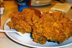 KFC se ţine şi de glume nesărate, nu doar de mâncare proastă