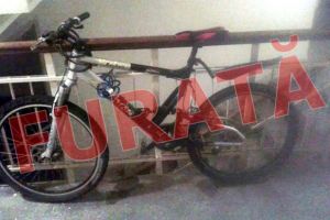 Bicicletă furată dintr-un bloc, în zona centrală a Timişoarei. Aţi văzut-o prin oraş?