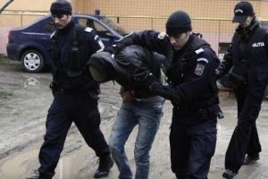 Cercetaţi sub control judiciar pentru furt din locuinţe