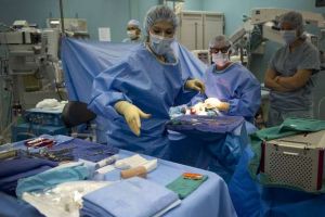Sute de medici nu apar în Baza de date a Colegiului Medicilor. Ei nu ar voie să profeseze