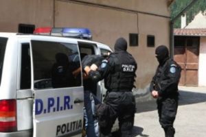 DESCINDERI LA HACKERI, CU AGENŢI „SECRET SERVICE” şi MASCAŢI ARGEŞENI!