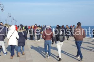Vreme frumoasa la Constanta. Faleza Cazinoului, preferata de constantenii care au iesit la plimbare (galerie foto)