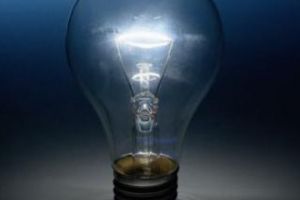 Electrica şi Enel, amendate de ANRE pentru că nu au rezolvat problemele cauzate de furtună