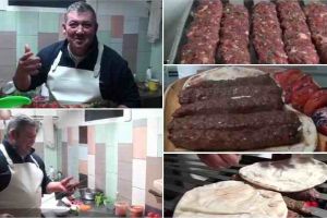 Un bărbat din Alba, bucătar de meserie, pregăteşte kebab de oaie ca la Istanbul