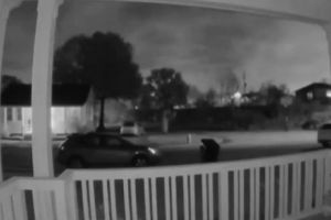 Sunete înfiorătoare şi fulgere ÎNGROZESC locuitorii din America. Autorităţile NU pot da explicaţii. FOTO